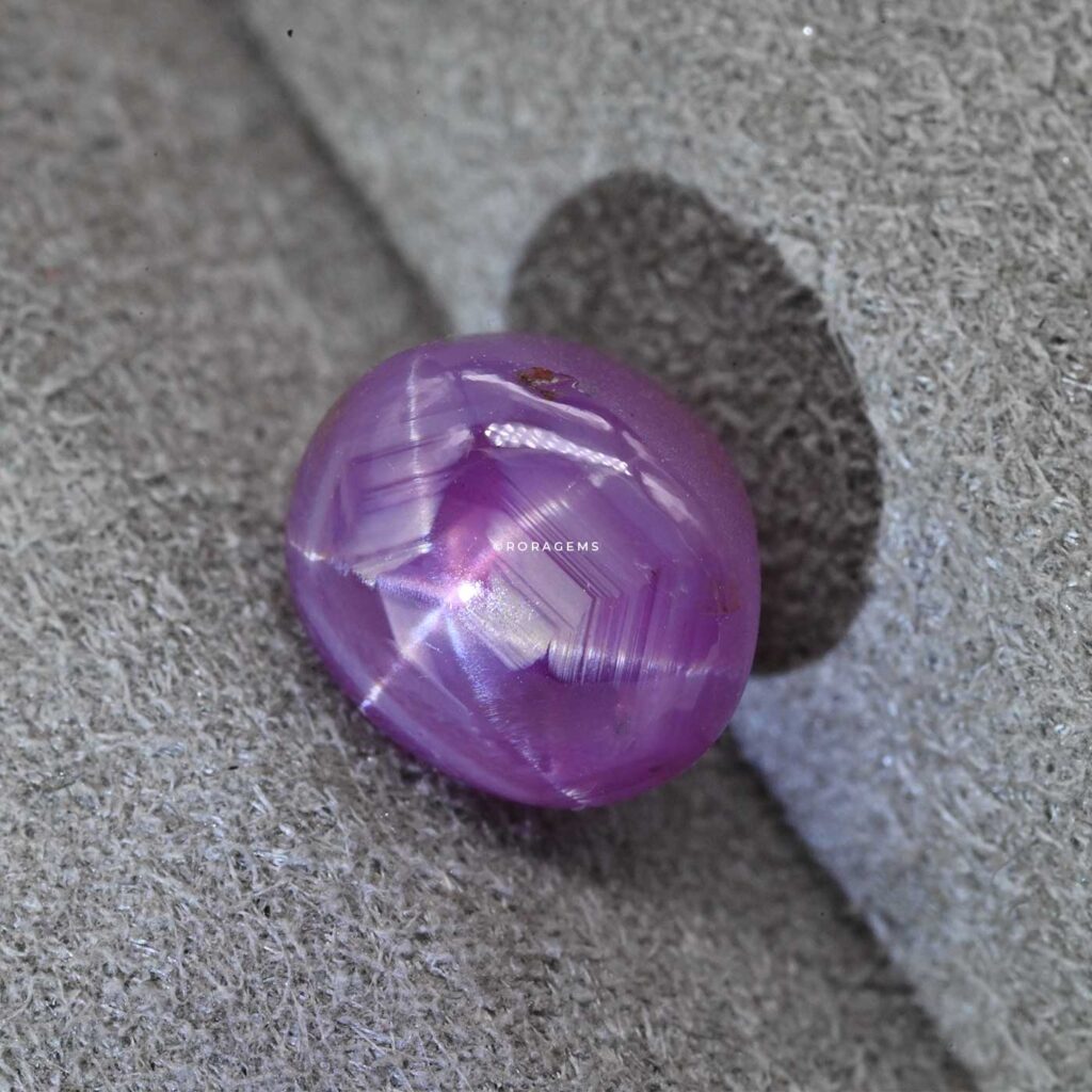purple star sapphire with strong ආරුනුල් effect sri lanka ceylon gemstone for jewellery colombo buyers