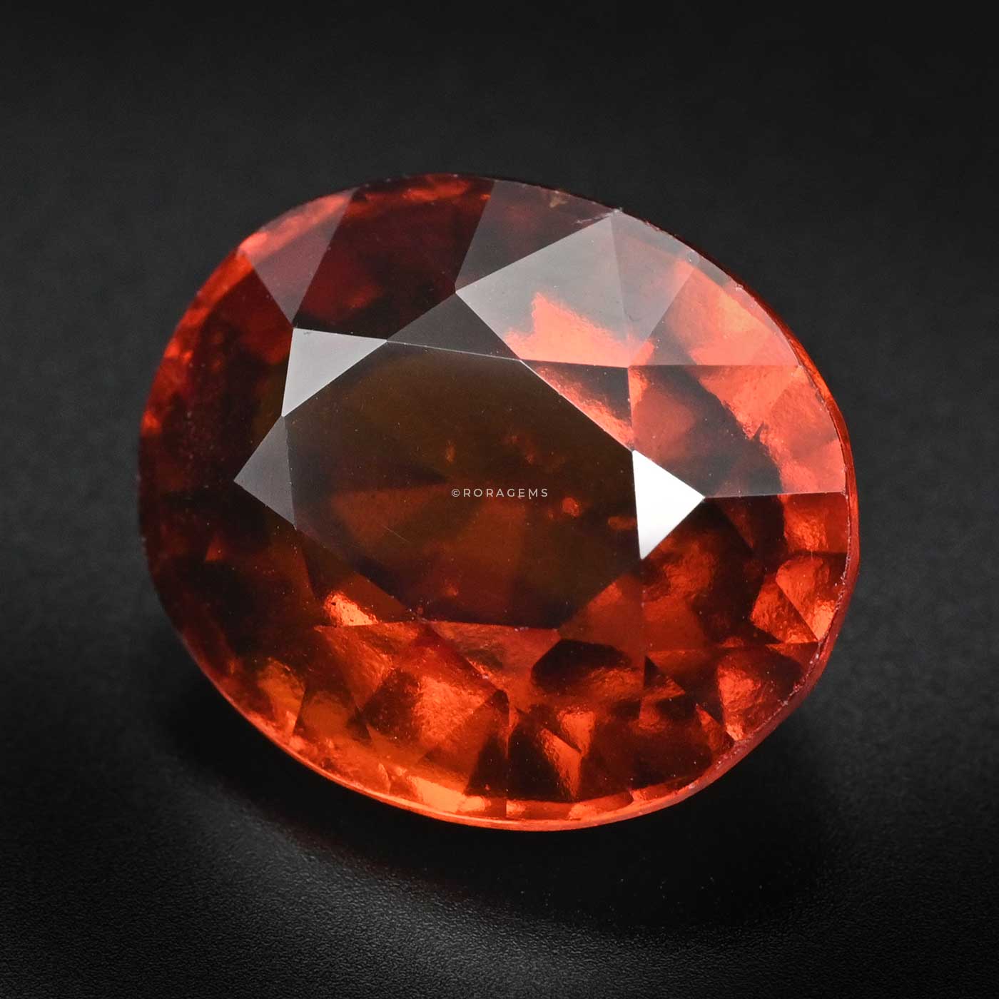 Looking for garnet shop near me Colombo 7 or 8, this orange hessonite garnet Kamień Rahu දහල් ගල් and கோமேதகம் கல் is perfect for garnet rings and astrology use.