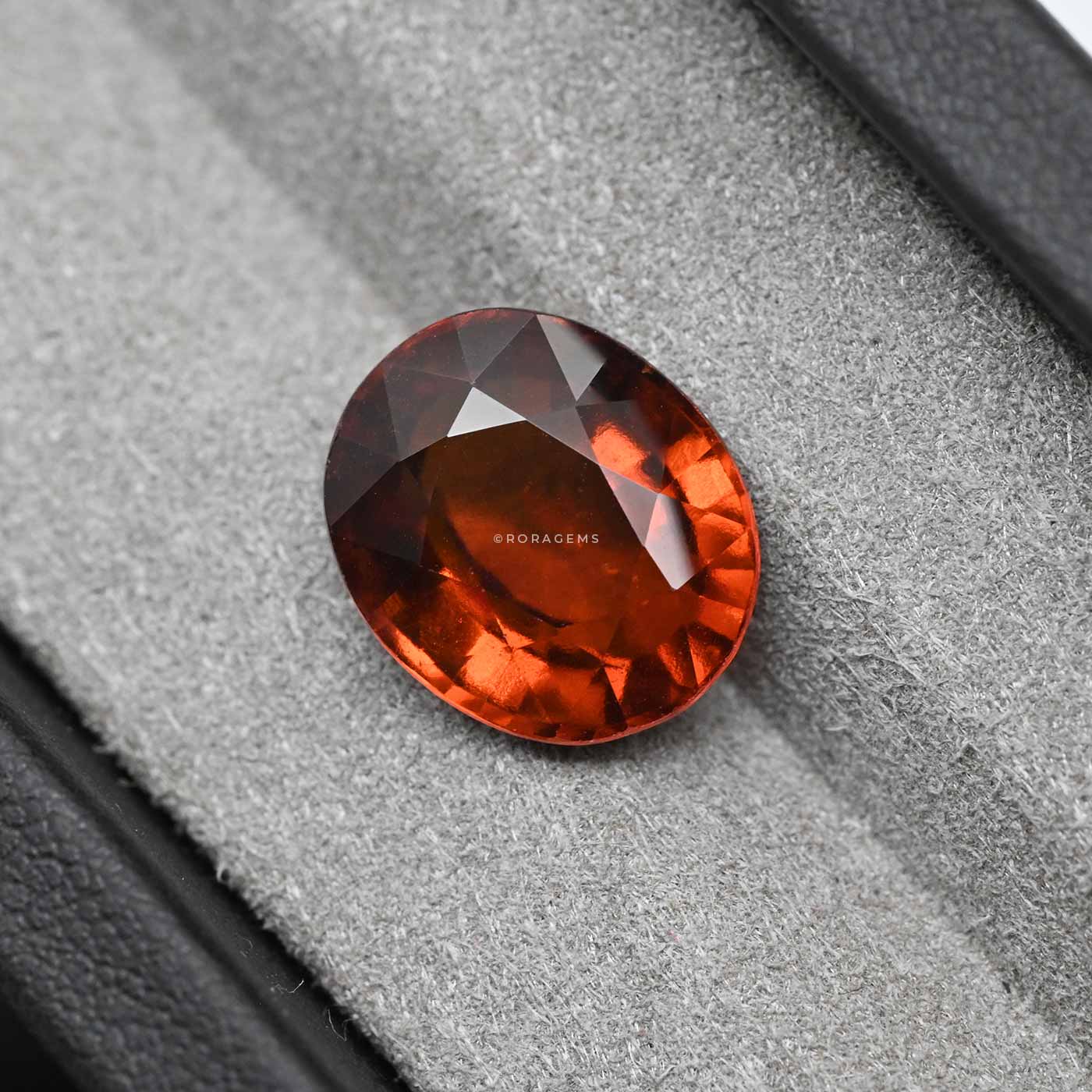 Pierre grenat orange garnet stone Sri Lanka with common searches like garnat Edelstein, garnett, garnate and gem ston Granaat, available from gem shops in Borella Colombo at best price.