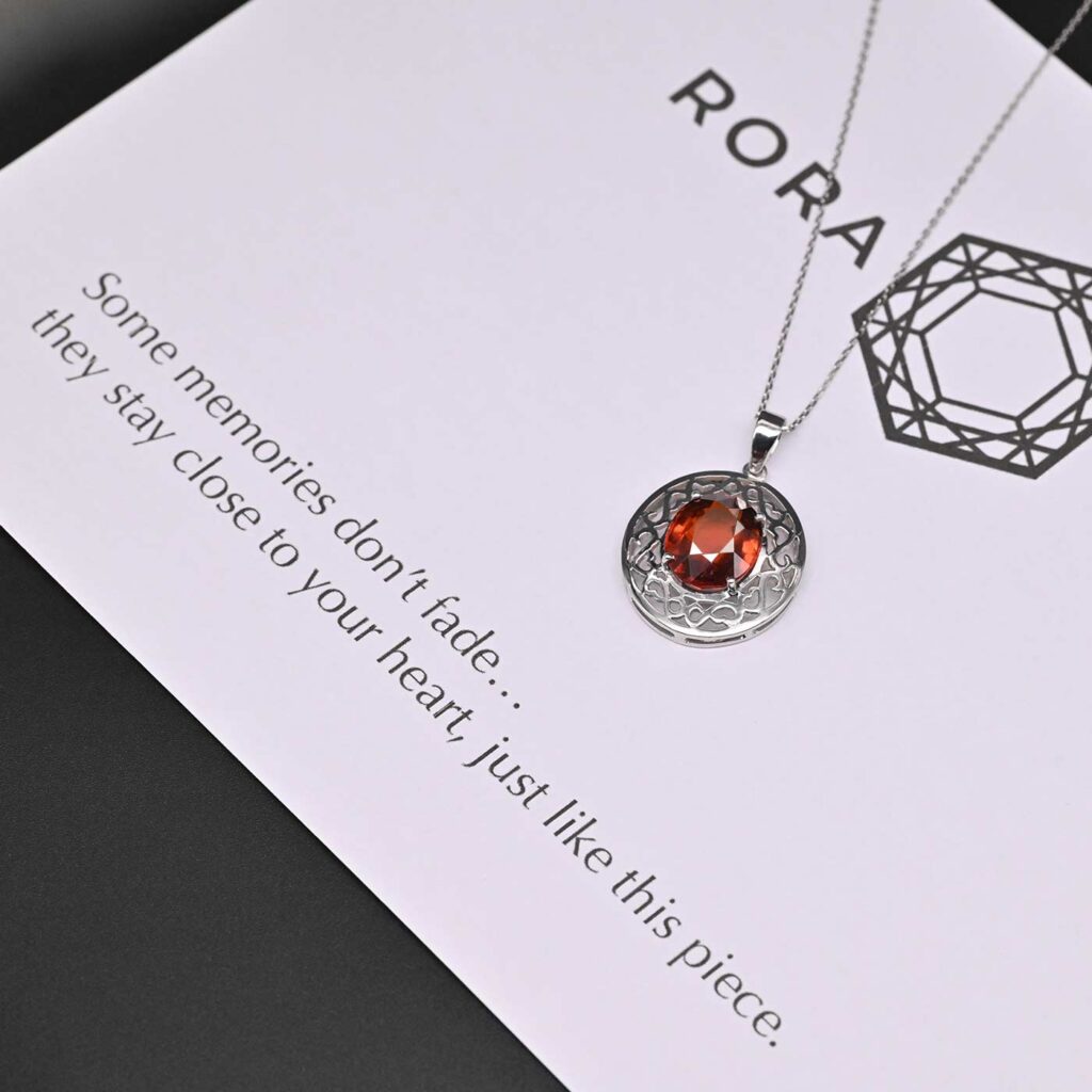 Luxury Sri Lankan gemstone necklace featuring Натуральный Гессонит Гранат, حجر هيسونيت طبيعي, नैचुरल हेसोनाइट गार्नेट, 天然ヘソナイトガーネット, and 천연 헤소나이트 가넷 in white gold jewelry design