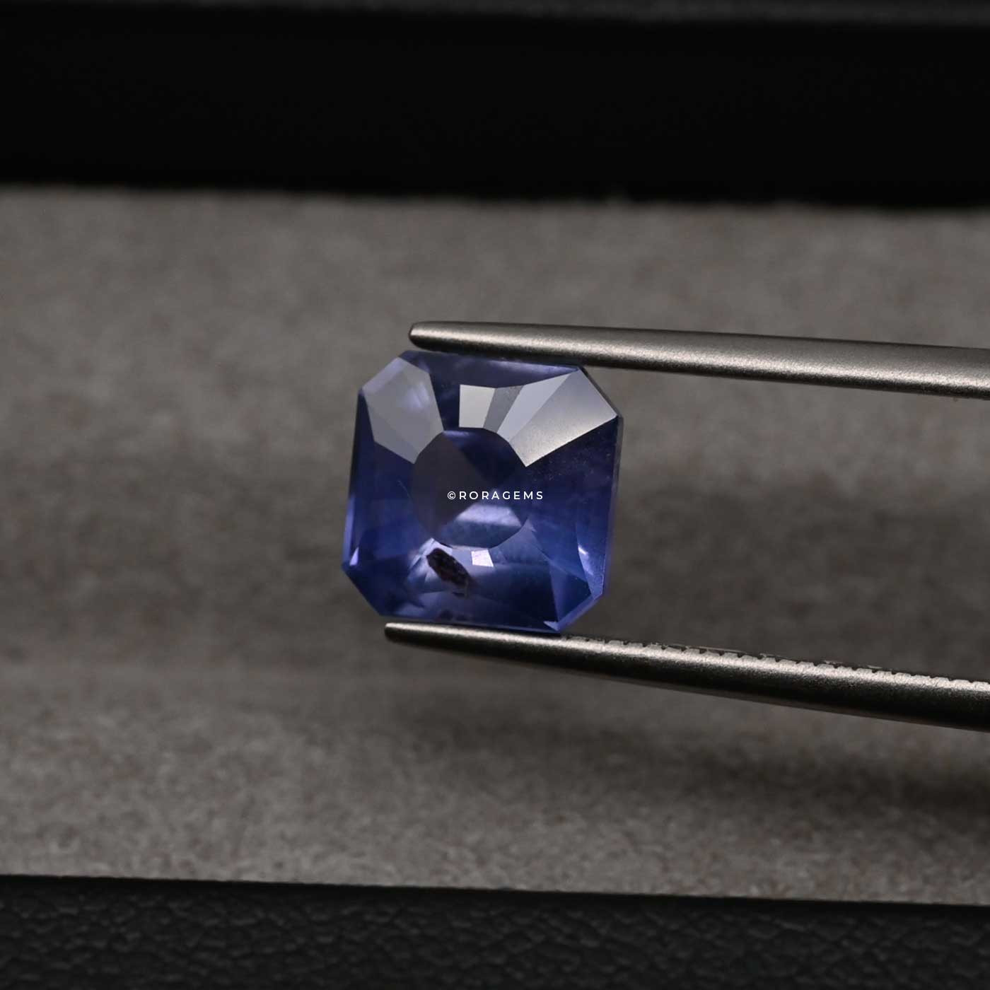 Ceylon sapphire gem for astrology and fine jewelry creation deliver world wide best price