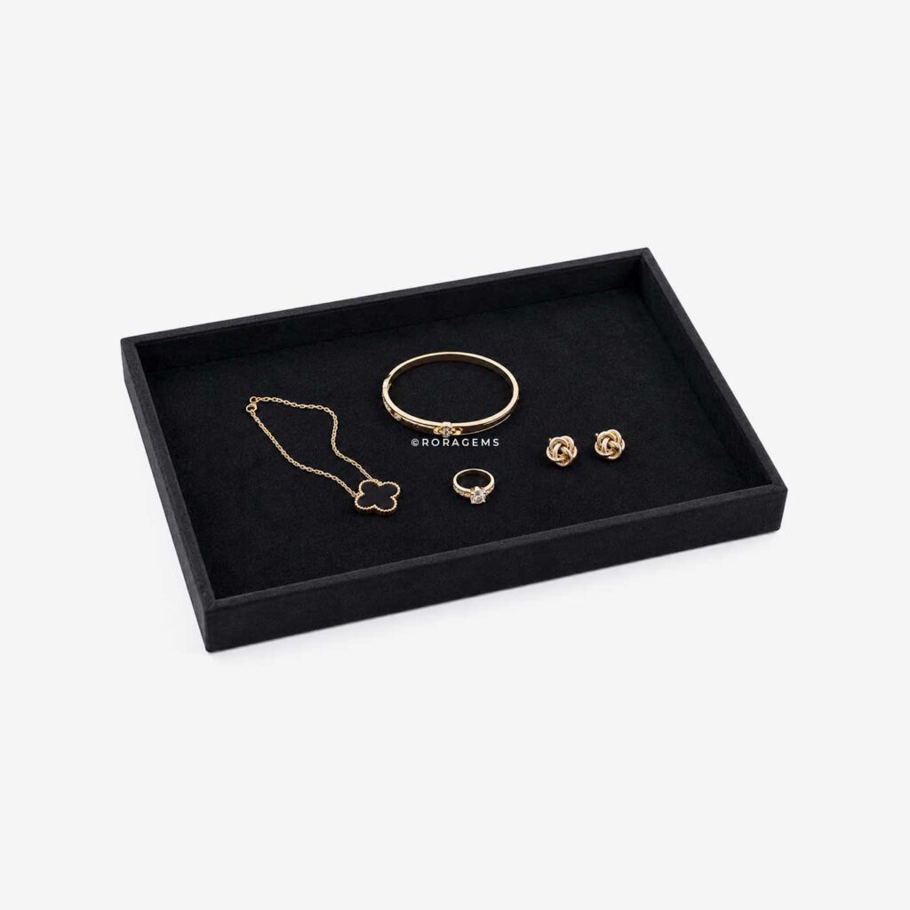 Velvet jewelry display tray available in black, grey, emerald green displaying jewelry gemstones buy in borella colombo