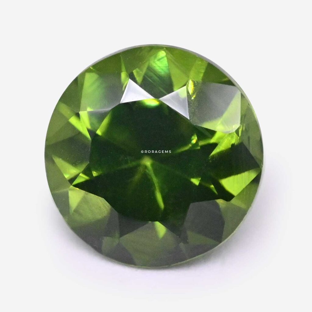 zircon vert, pierre précieuse verte, gemme verte naturelle, zircon vert du Sri Lanka Semi-precious green zircon gemstone suitable for rings and custom jewelry