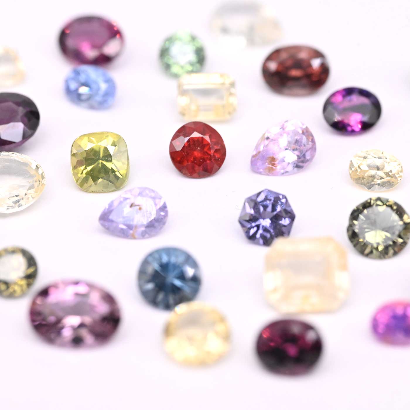 natural gemstone gift box ideal for tourists souvenir gifting and luxury keepsake from Sri Lankan travels around the world