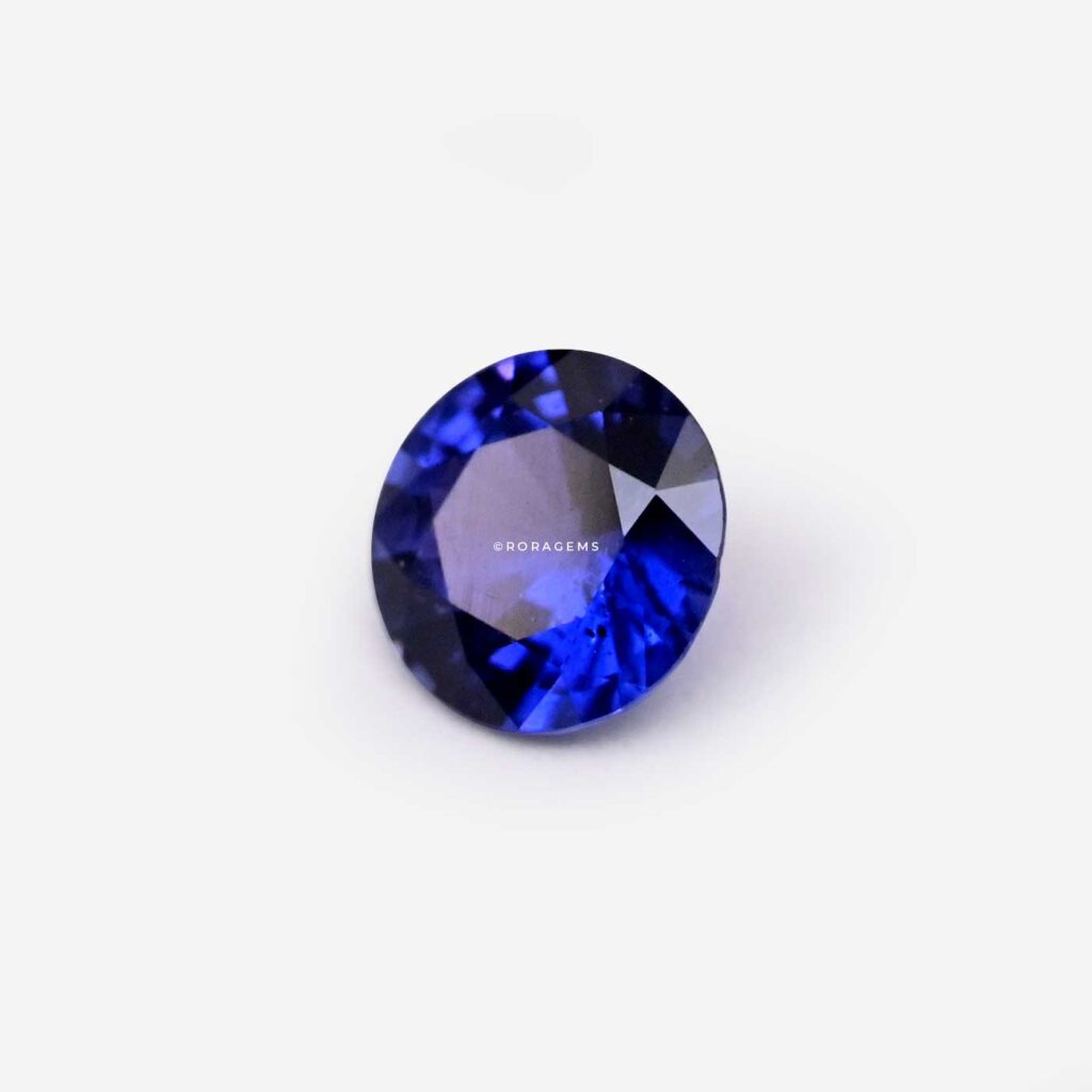 Round cut untreated Royal Blue Sapphire from Colombo Sri Lanka, genuine natural corundum gemstone, Zaffiro Blu Reale and Zafiro Azul Real in European markets