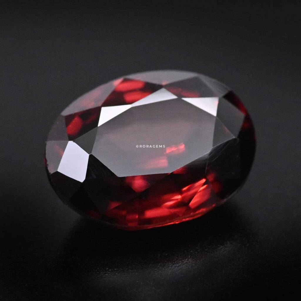 4 ct natural red zircon oval shape Ceylon gemstone zircão vermelho natural natuurlijke rode zirkoo 天然レッドジルコン حجر زركون أحمر