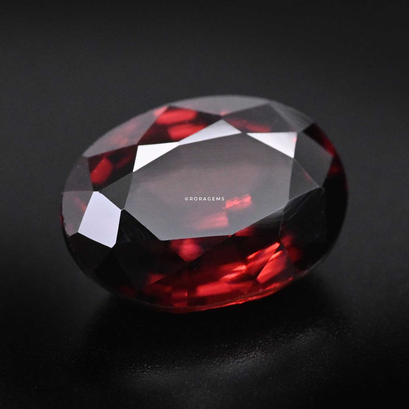 4 ct natural red zircon oval shape Ceylon gemstone zircão vermelho natural natuurlijke rode zirkoo 天然レッドジルコン حجر زركون أحمر