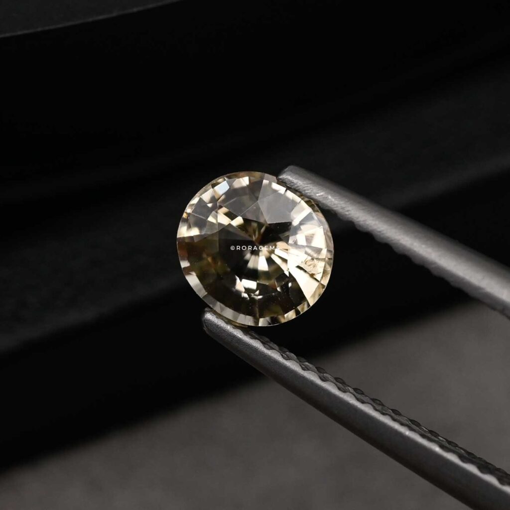 Natural unheated and untreated Sri Lankan yellow sapphire Pukhraj प्राकृतिक पुखराज