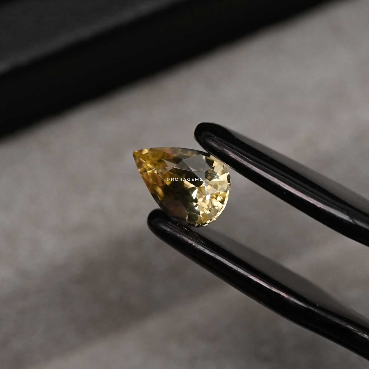 Natural Pukhraj Pushparagam yellow sapphire gemstone Ceylon Sri Lanka Guru Ratna