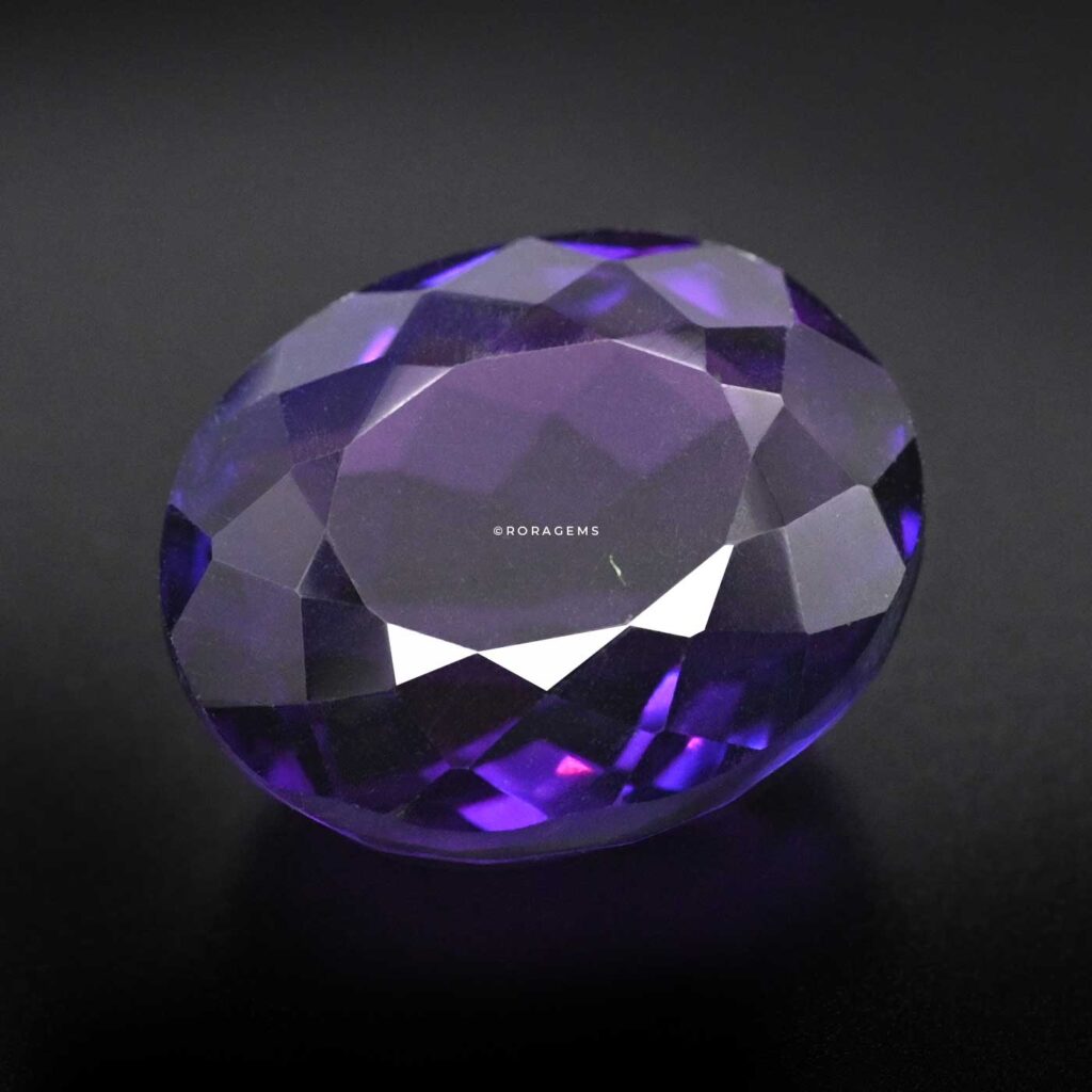 Grande ametista naturale viola, pietra preziosa ideale per artigiani orafi e designer di gioielli, perfetta per un ciondolo elegante con spedizione mondiale