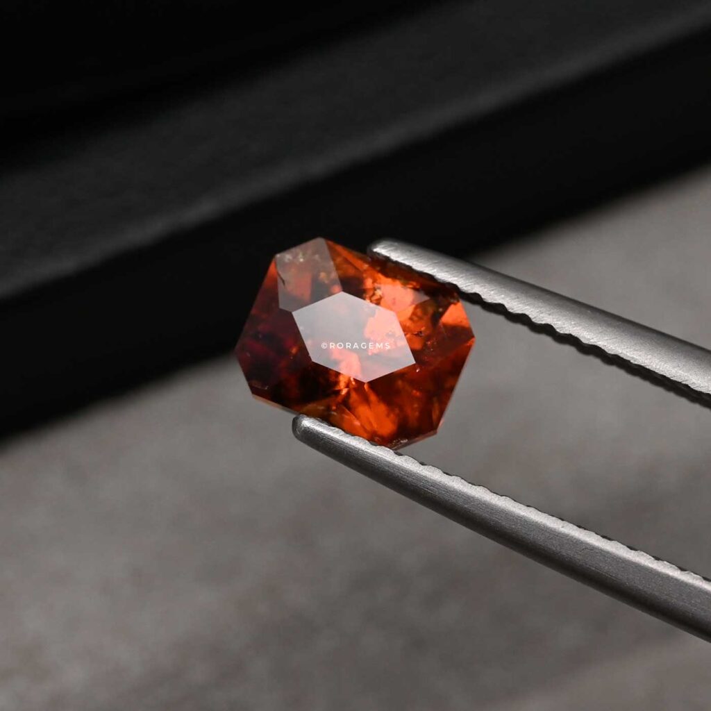 Ceylon Garnet Gomeda gemstone displaying hasanait orange color and elegant modern faceting ഗോമേദകം